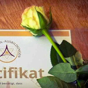 Zertifikat der Yogaausbildung in der Schweiz, mit Rose