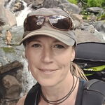 Frau beim Wandern - Portrait für Testimonials zu den Yoga Ausbildungen