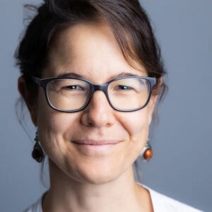 Portrait Dozentin Bettina Baumgartner