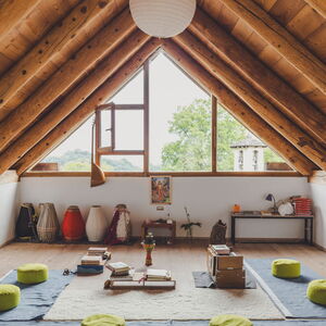 Yogaraum, Matten, Haroium, Tromeln