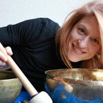 Susanne Mueller in der Klangschalen Meditation