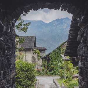 Schweiz, Bergdorf, Sommer, Naturstein